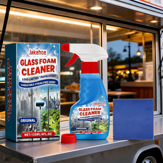 Kit limpiador de vidrios en la ventana de servicio de un food trailer